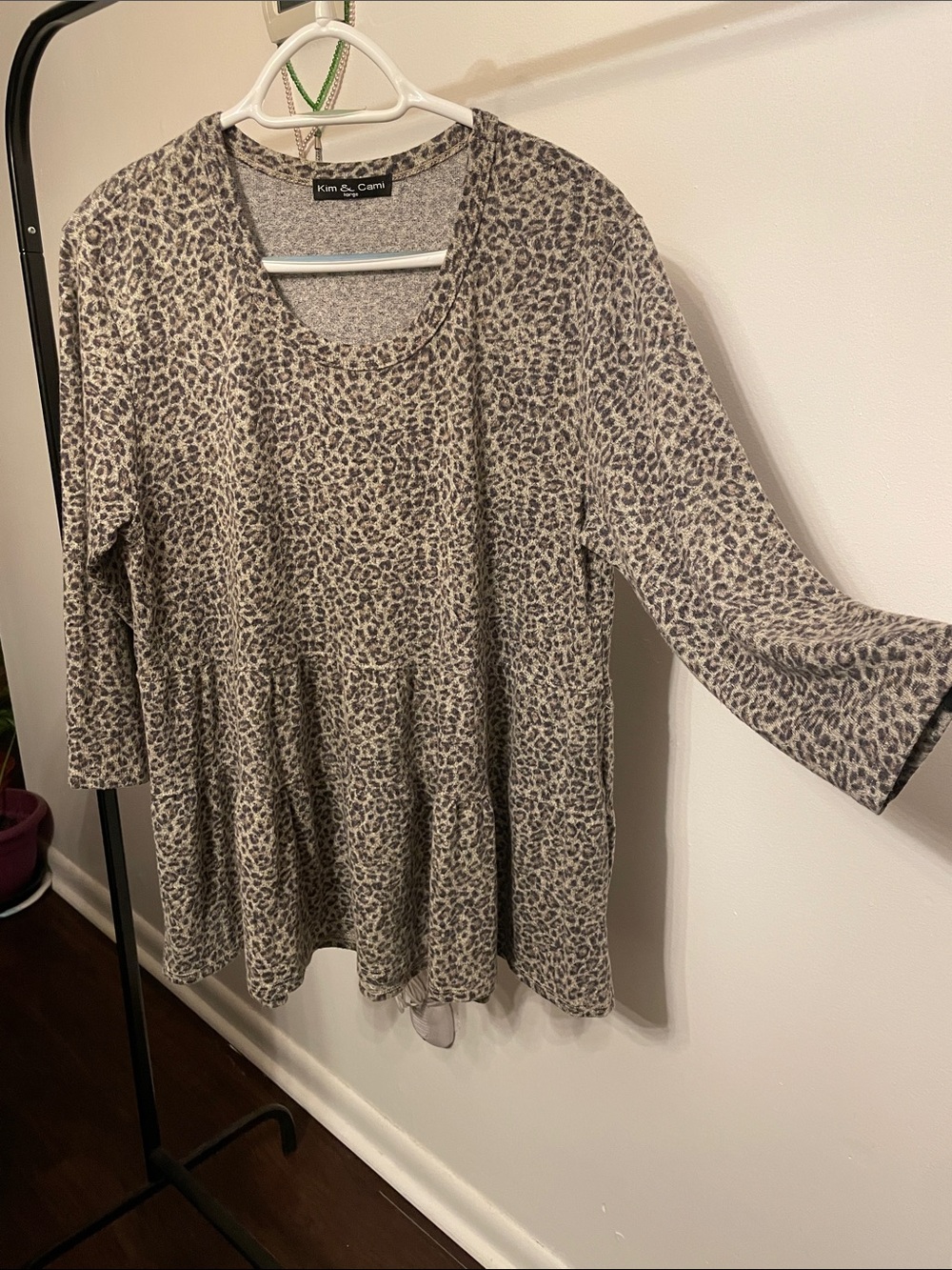 Kim & Cami Women's Gray Leopard Print Babydoll Top